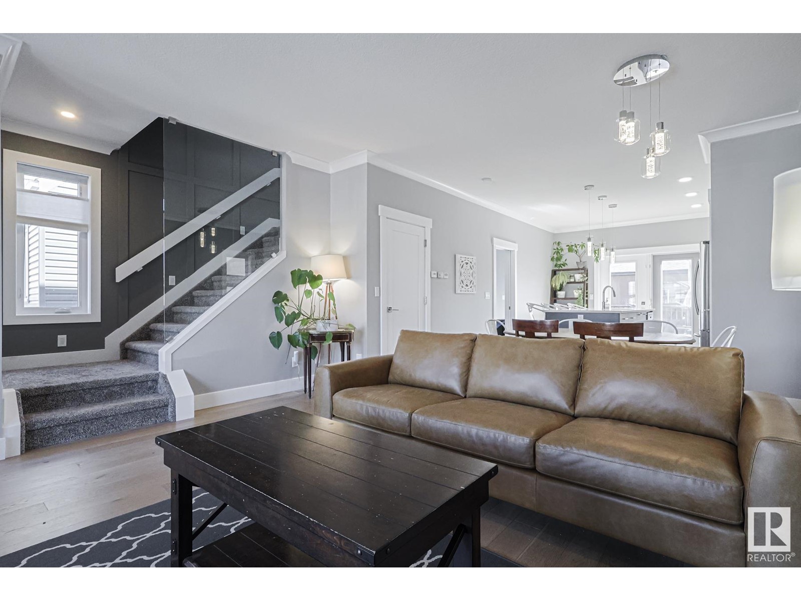 9521 76 AV NW