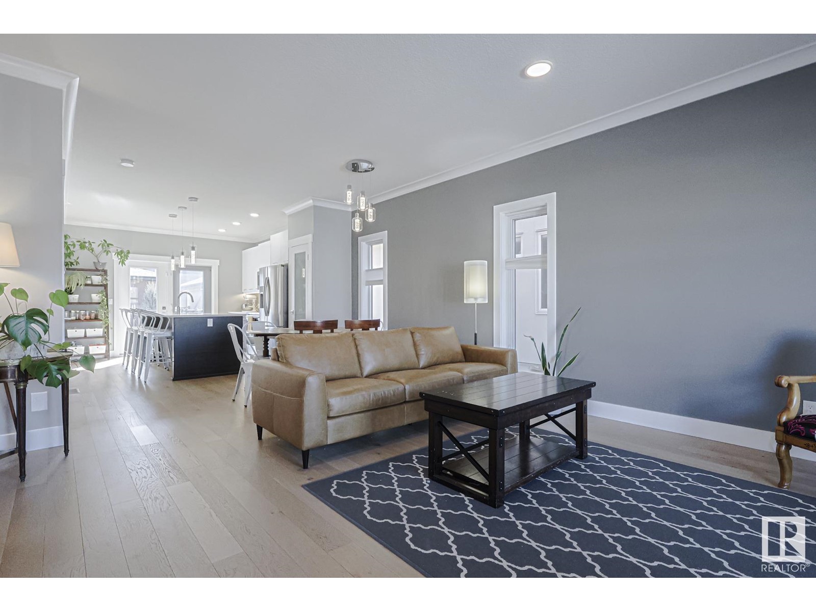 9521 76 AV NW