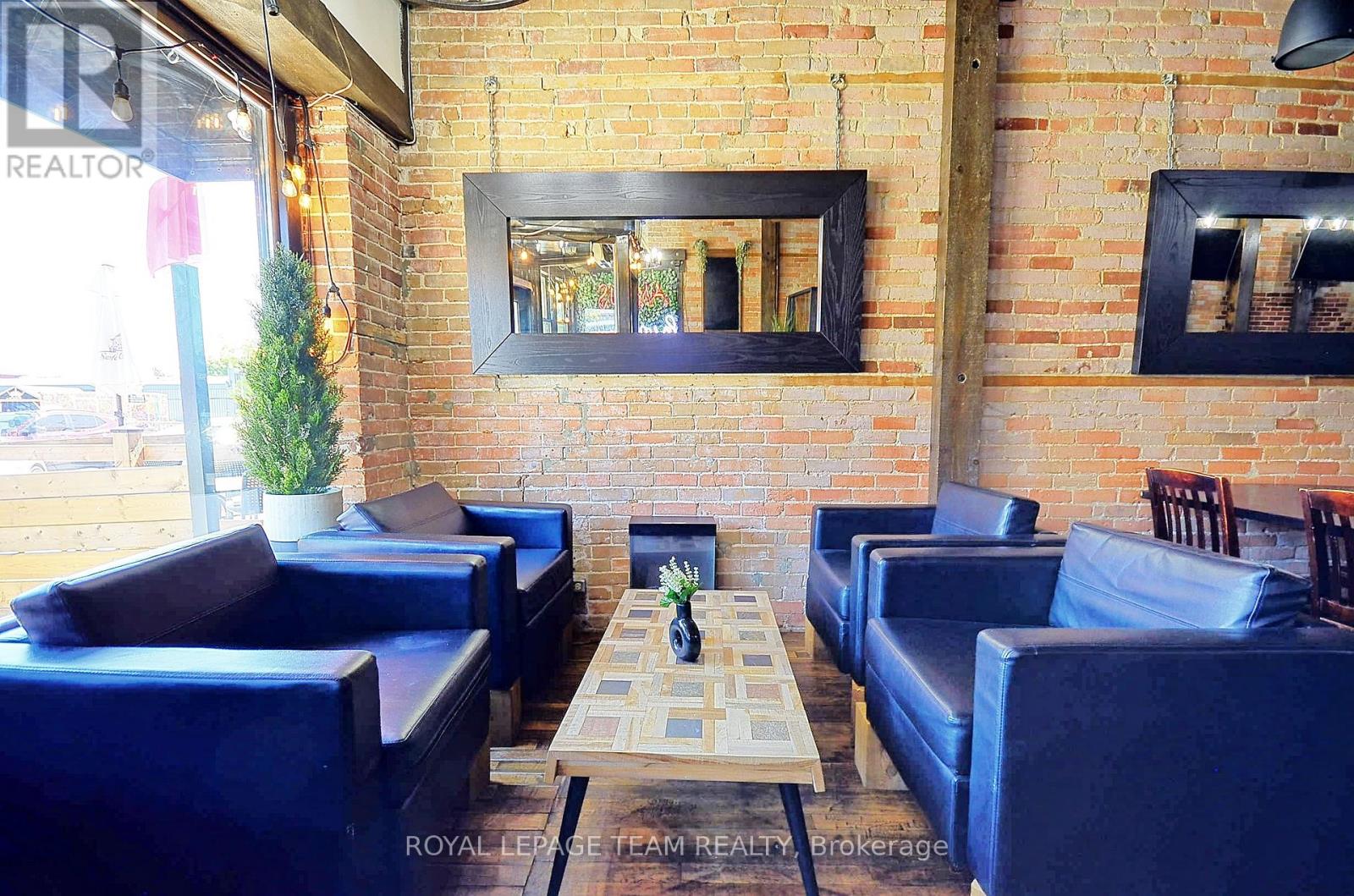 26 ELGIN STREET W