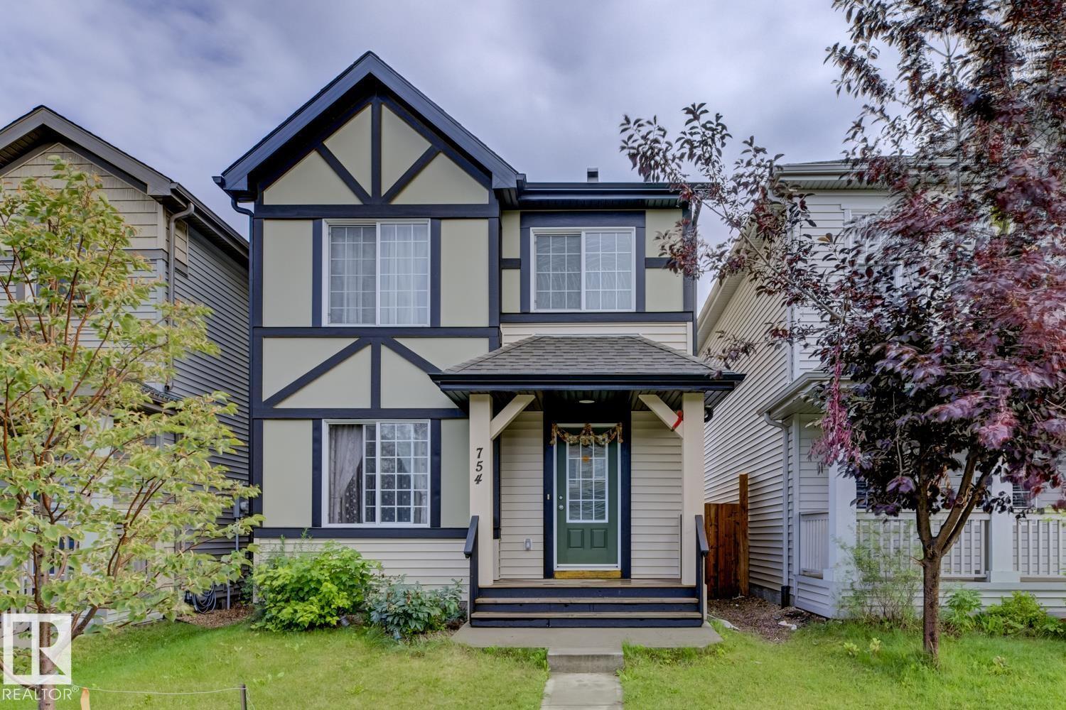 754 Eagleson CR NW