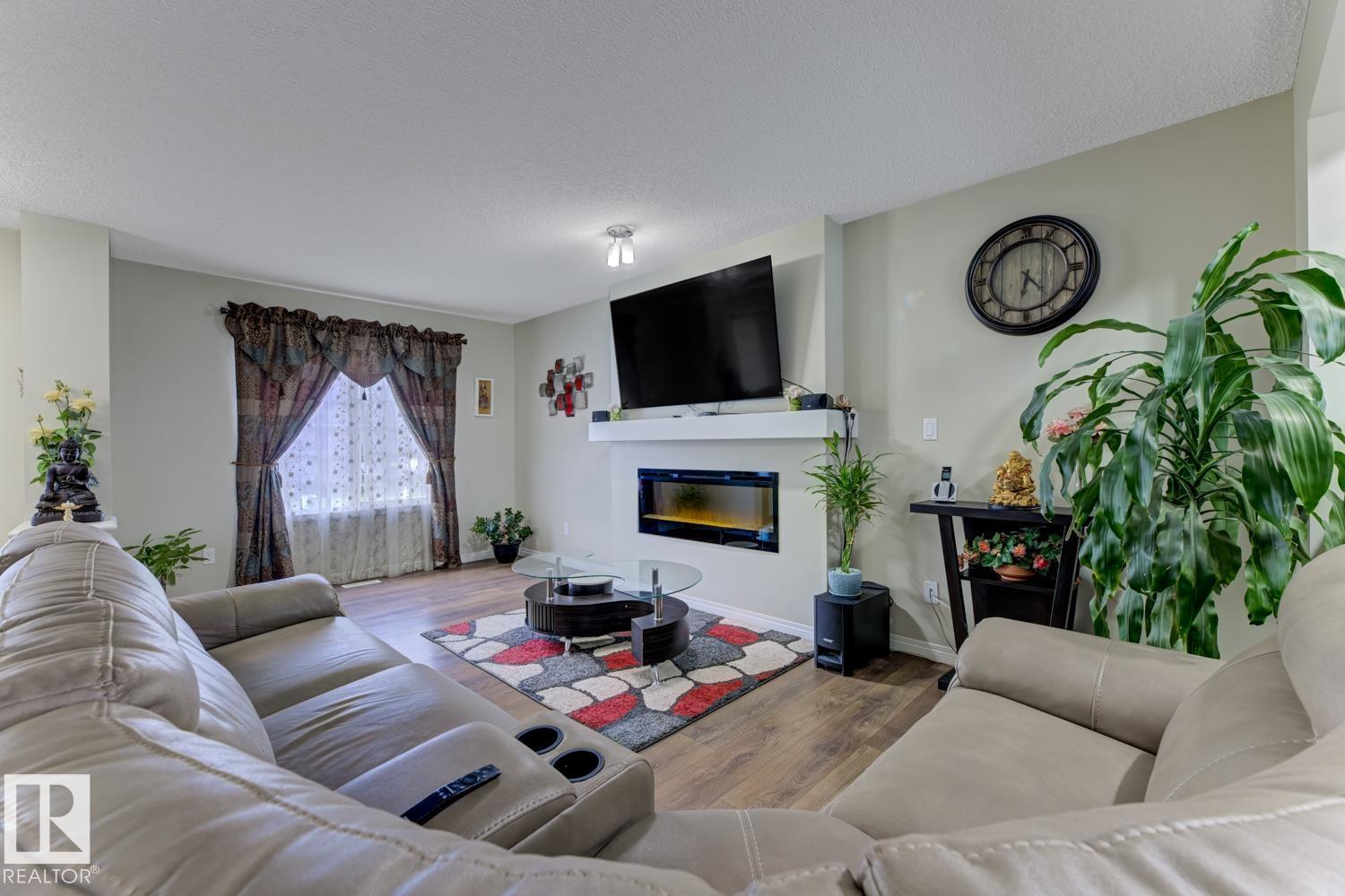 754 Eagleson CR NW