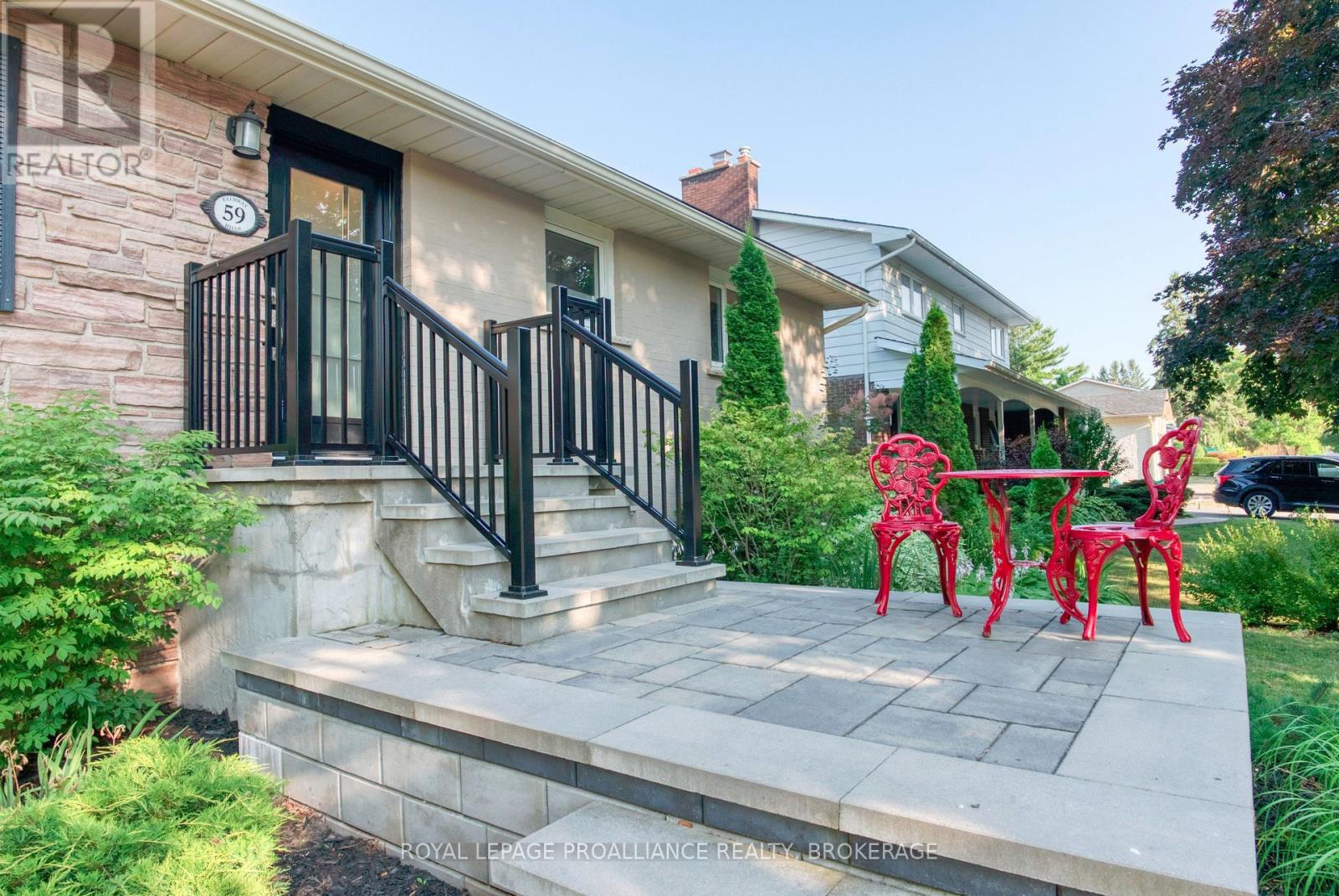 59 FAIRWAY HILL CRESCENT