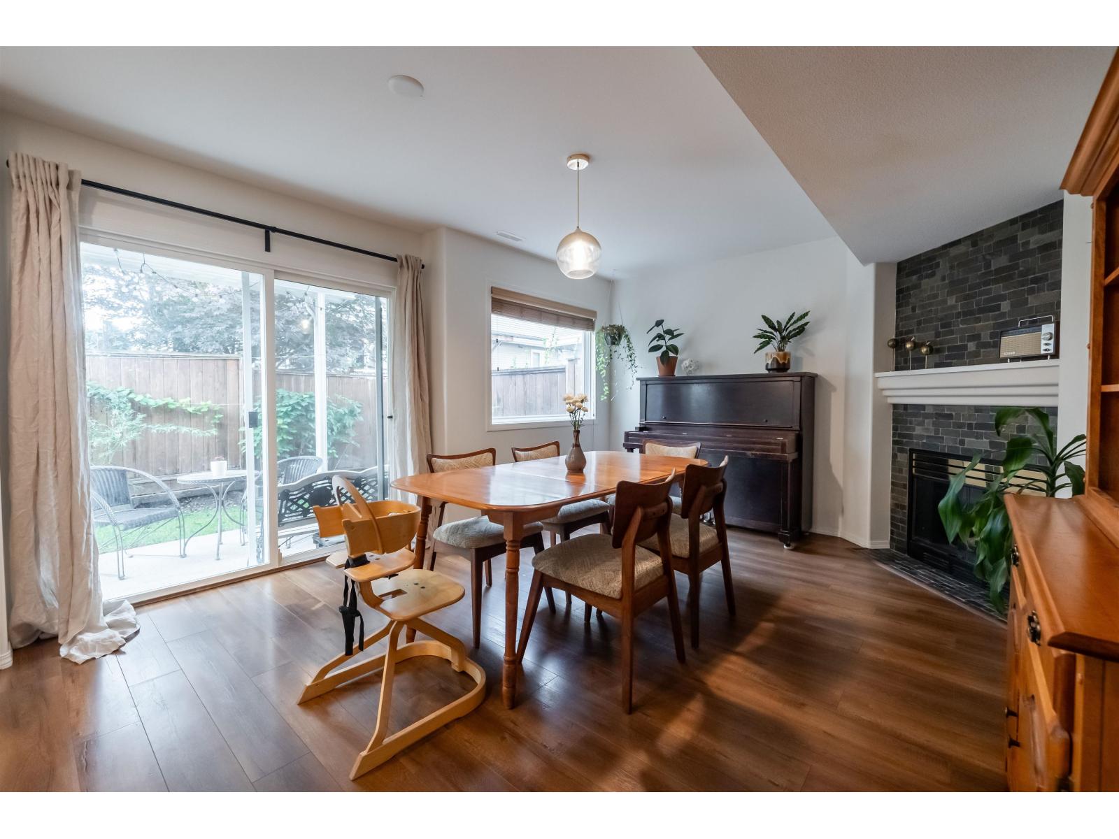 4 9486 WOODBINE STREET|Chilliwack Proper East