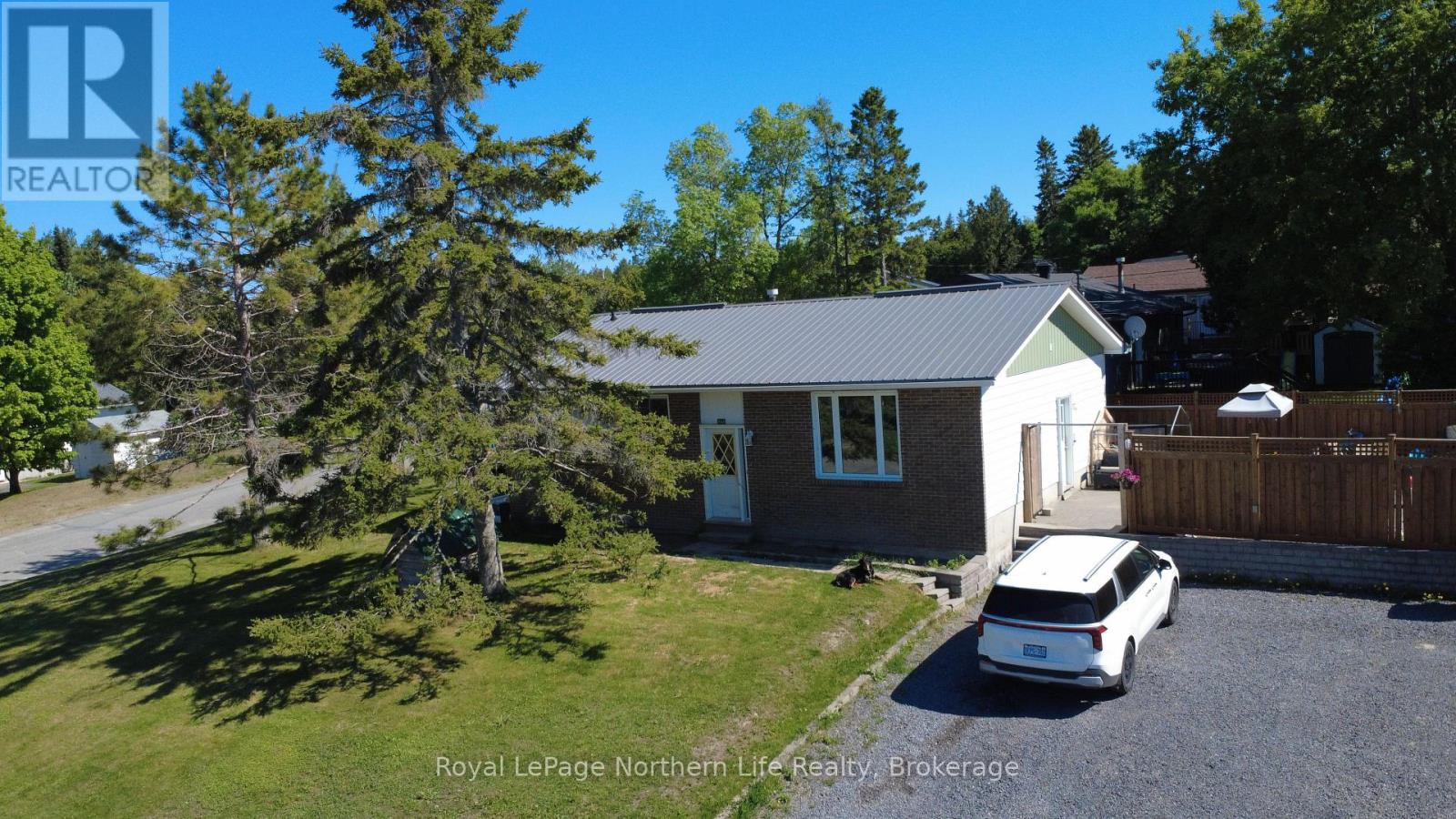Photo 1 of 35 — 542 AGNES AVENUE, Temiskaming Shores (New Liskeard), ON P0J1P0