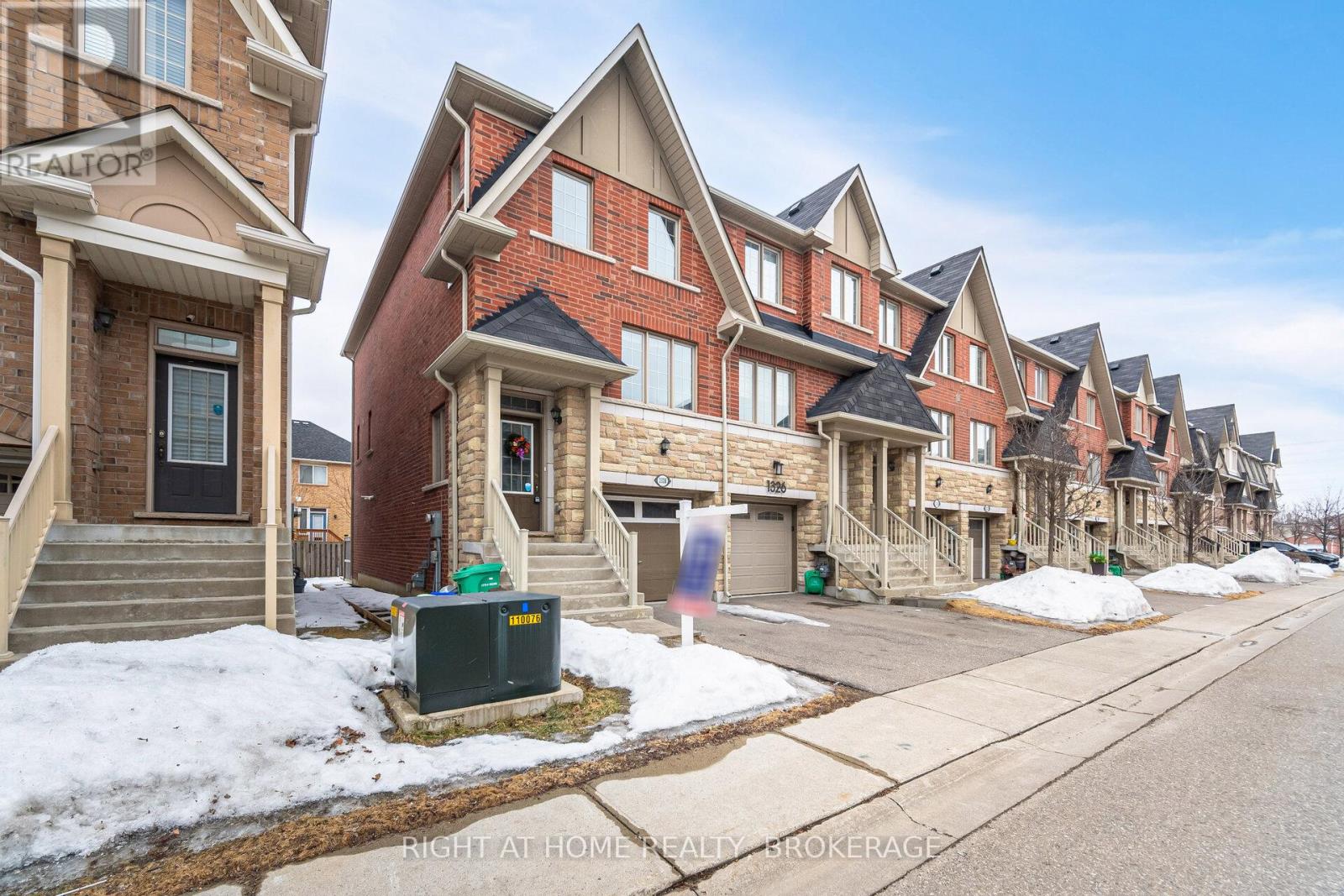 1328 GRANROCK CRESCENT