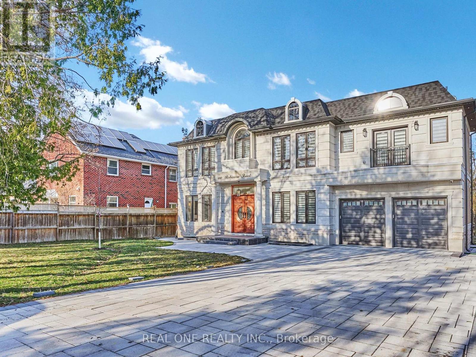 112 ROBINSON STREET