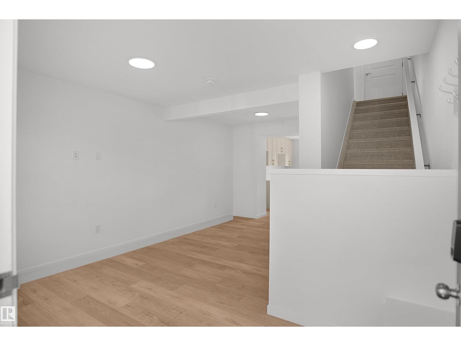 2135 210 ST NW