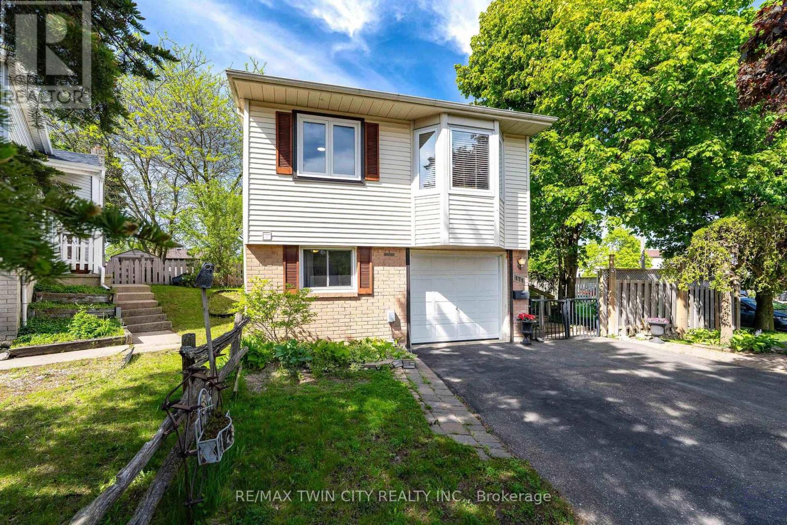 171 HERRON PLACE