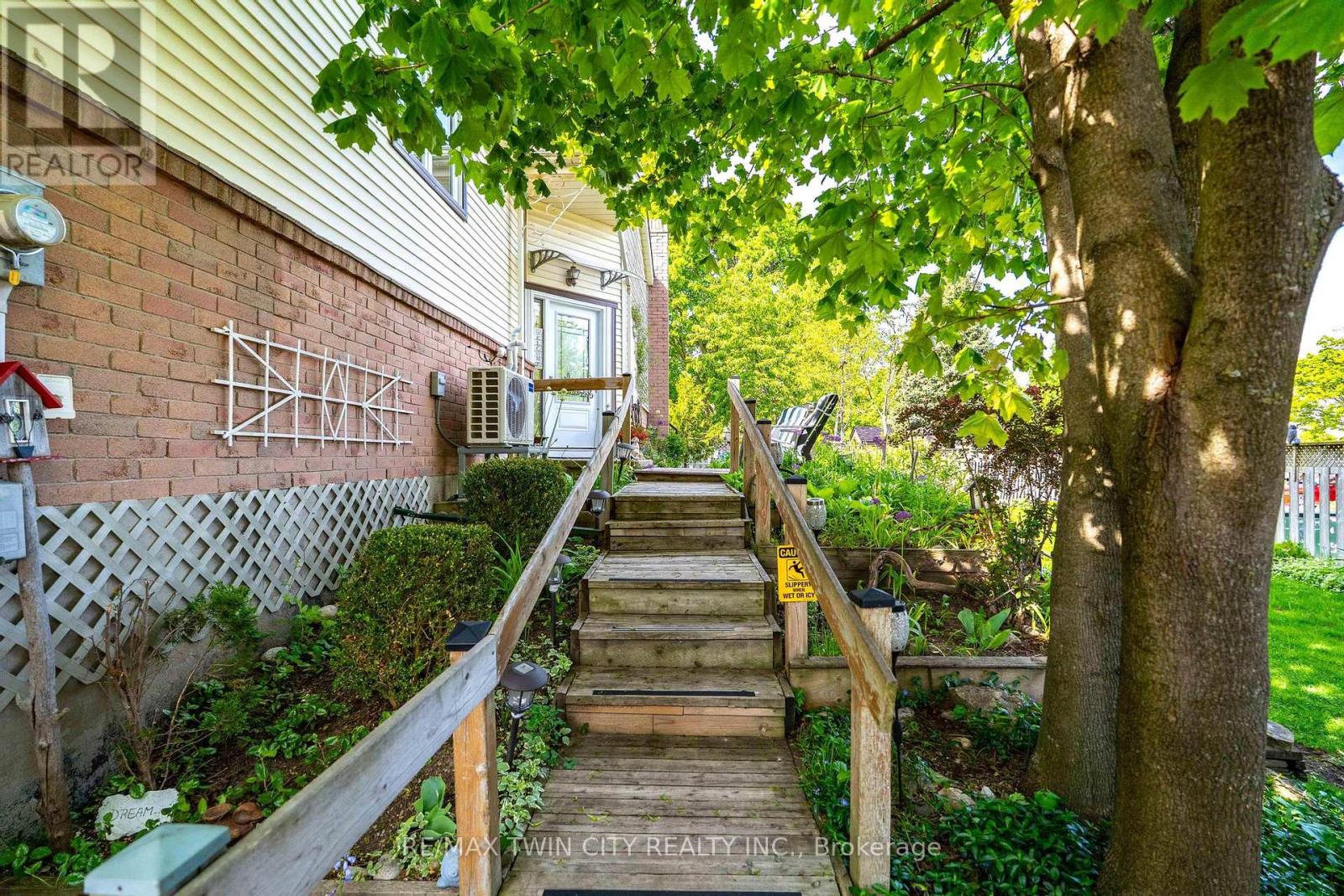 171 HERRON PLACE