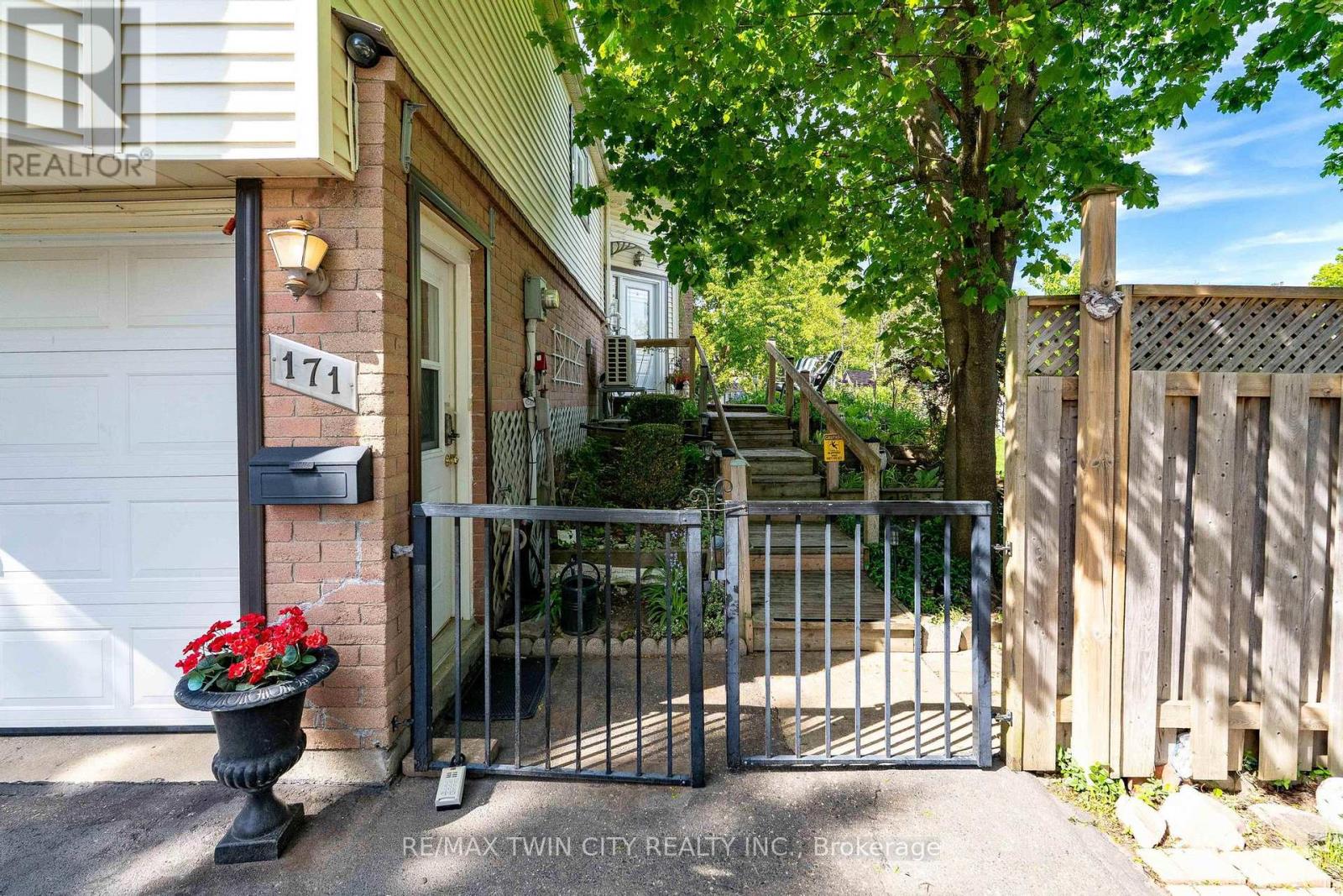 171 HERRON PLACE