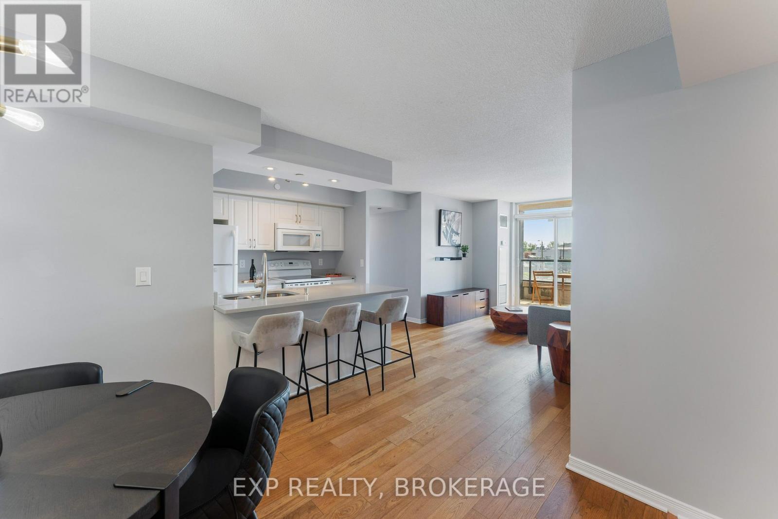 306 - 121 QUEEN STREET