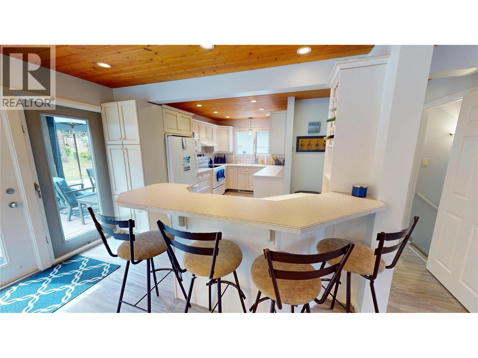 4878 Ridge Crescent