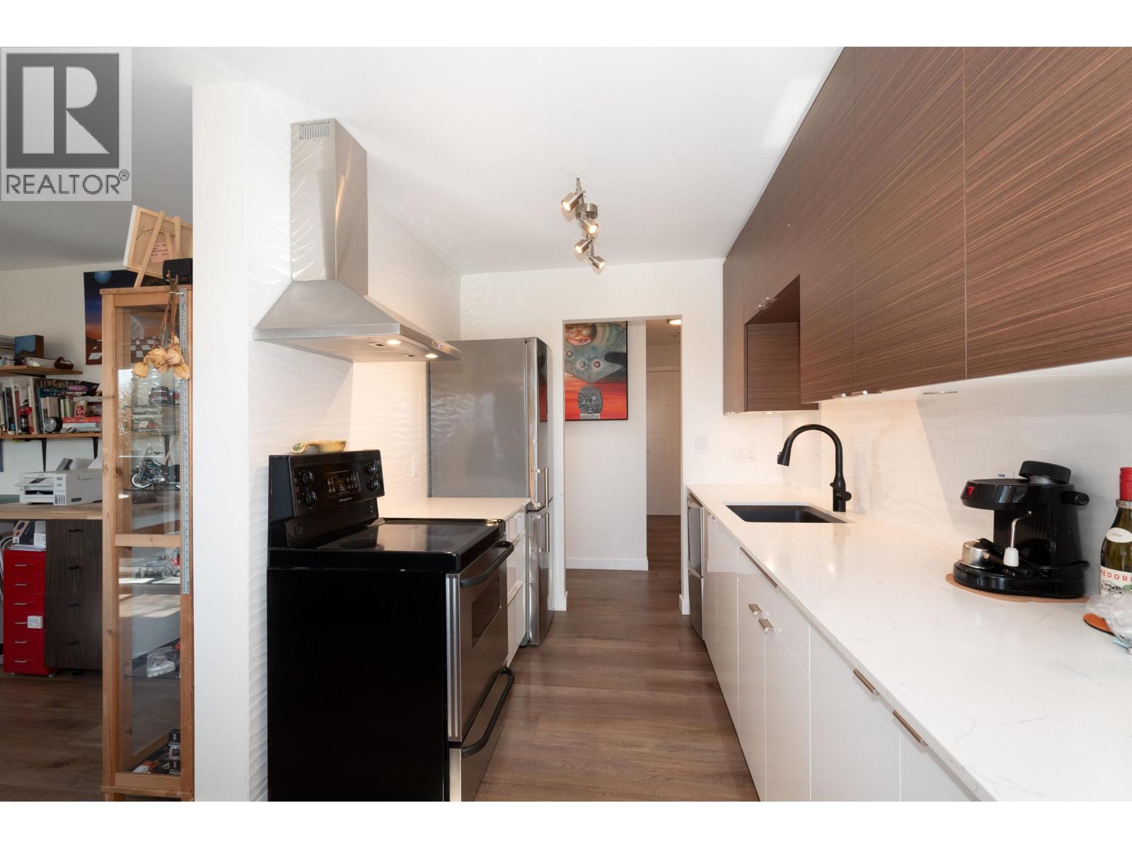 405 8775 CARTIER STREET