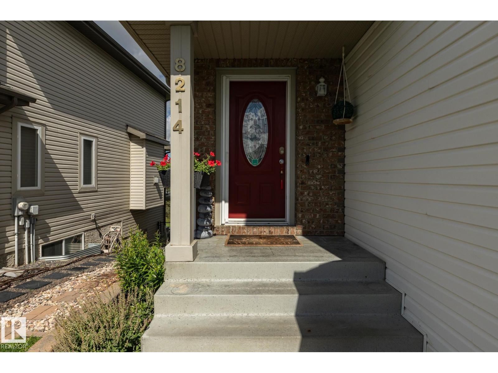 8214 6 AV SW