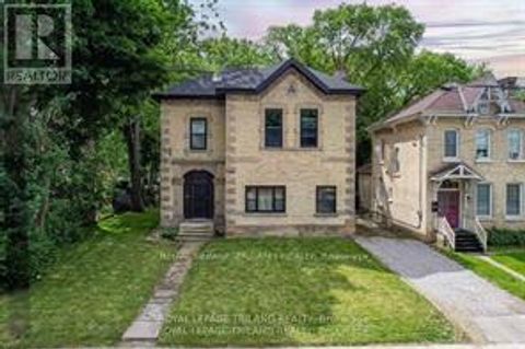 54 STANLEY STREET London ON N6C1B1