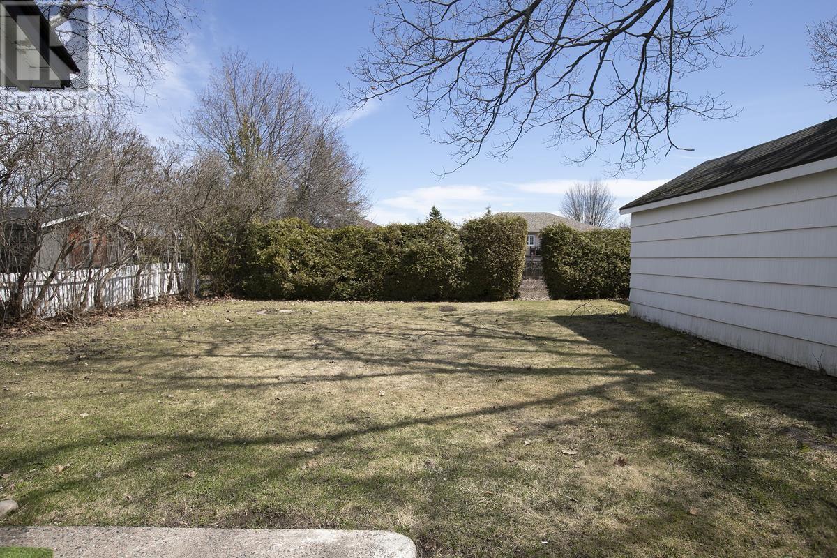 548 Lake ST