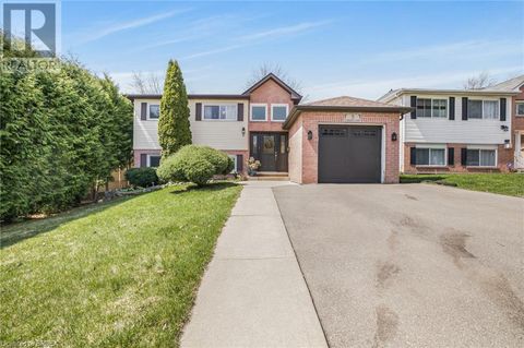 5 EVERGREEN Court Brantford ON N3T6J5
