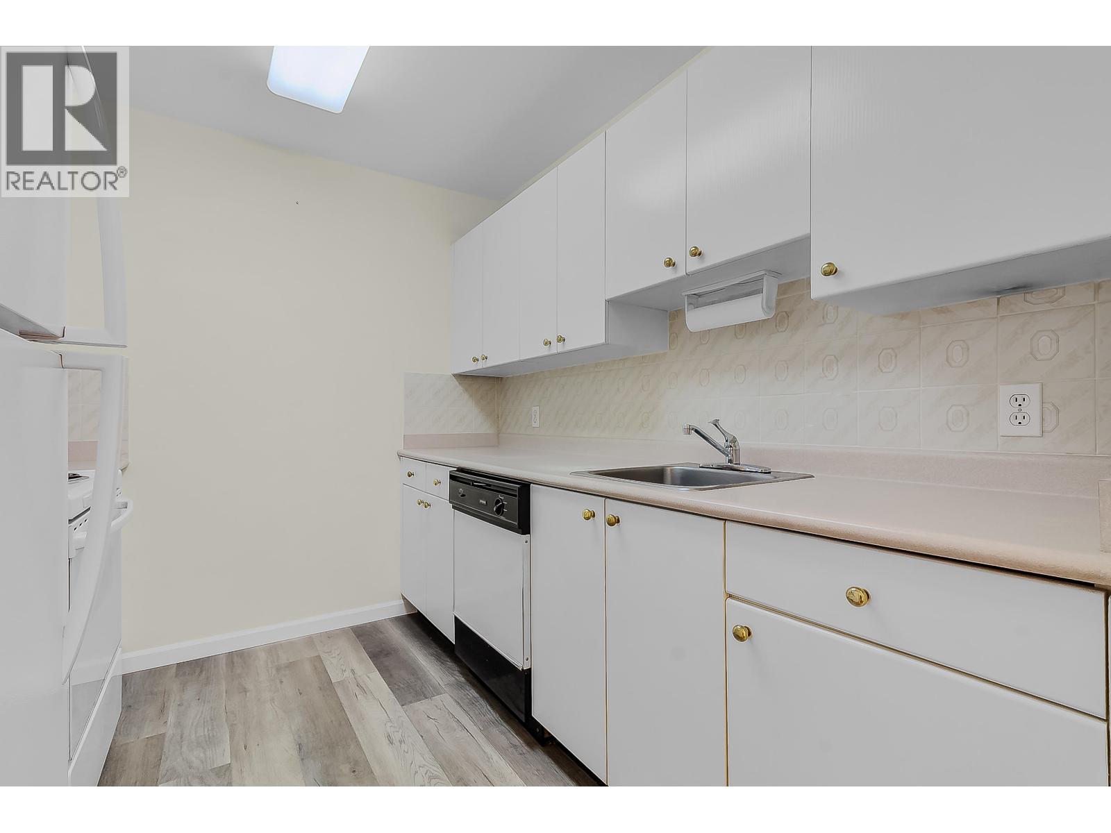 103 3624 FRASER STREET