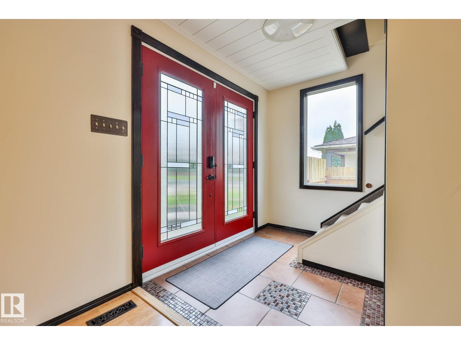 441 WOODVALE RD E NW