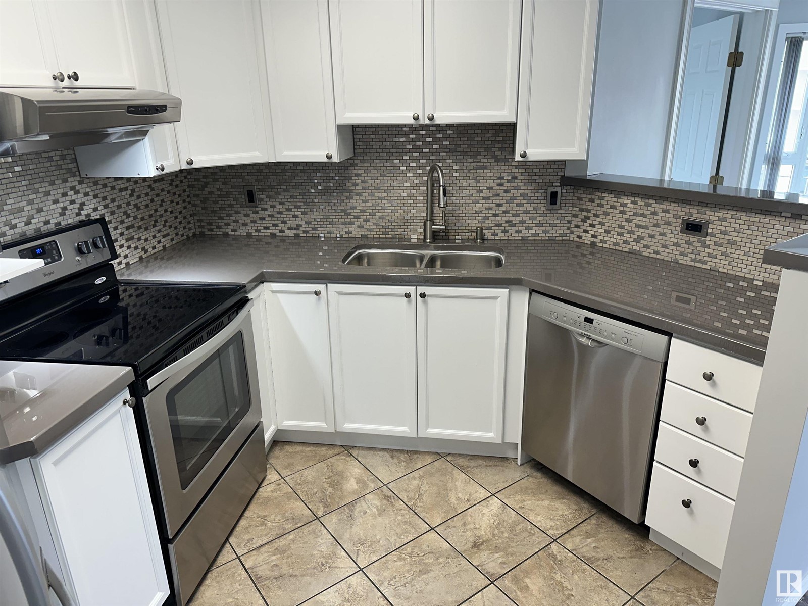#301 9905 112 ST NW