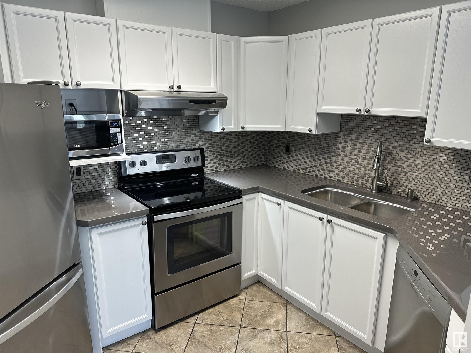 #301 9905 112 ST NW