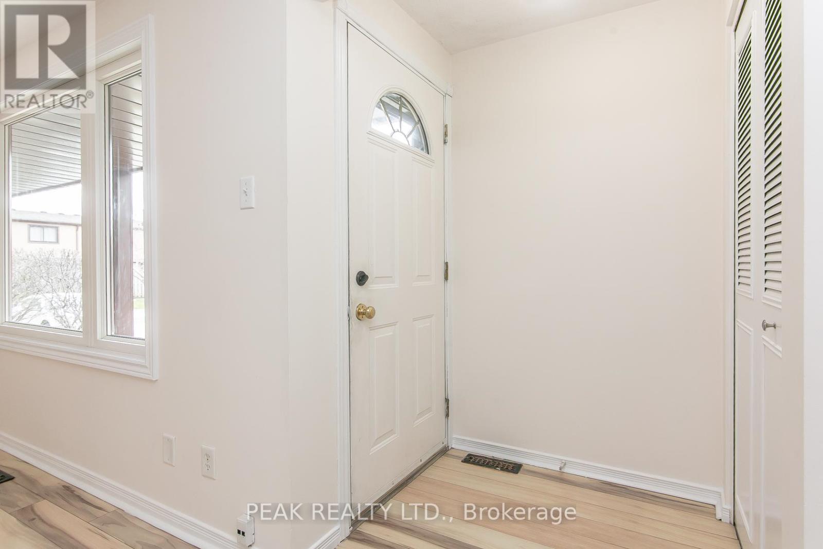 7 - 279 SANDOWNE DRIVE