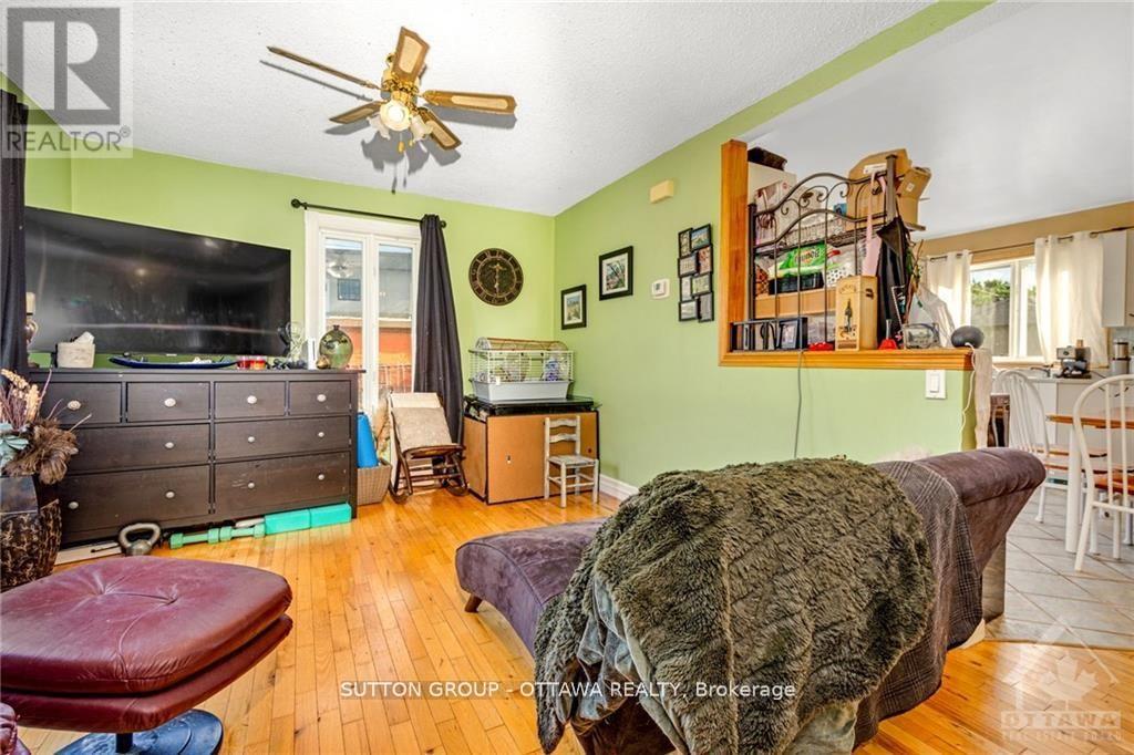 846 ST LAURENT BOULEVARD