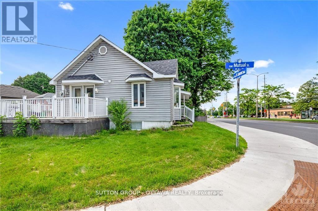 846 ST LAURENT BOULEVARD