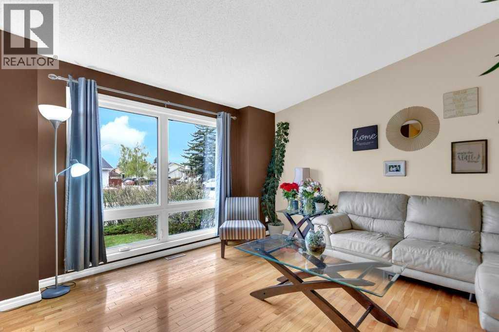 52 Strathclair Rise SW