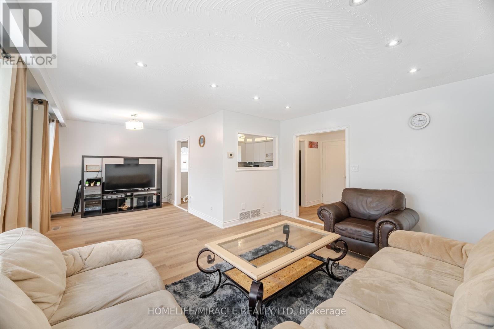 23 STRATHAVON DRIVE