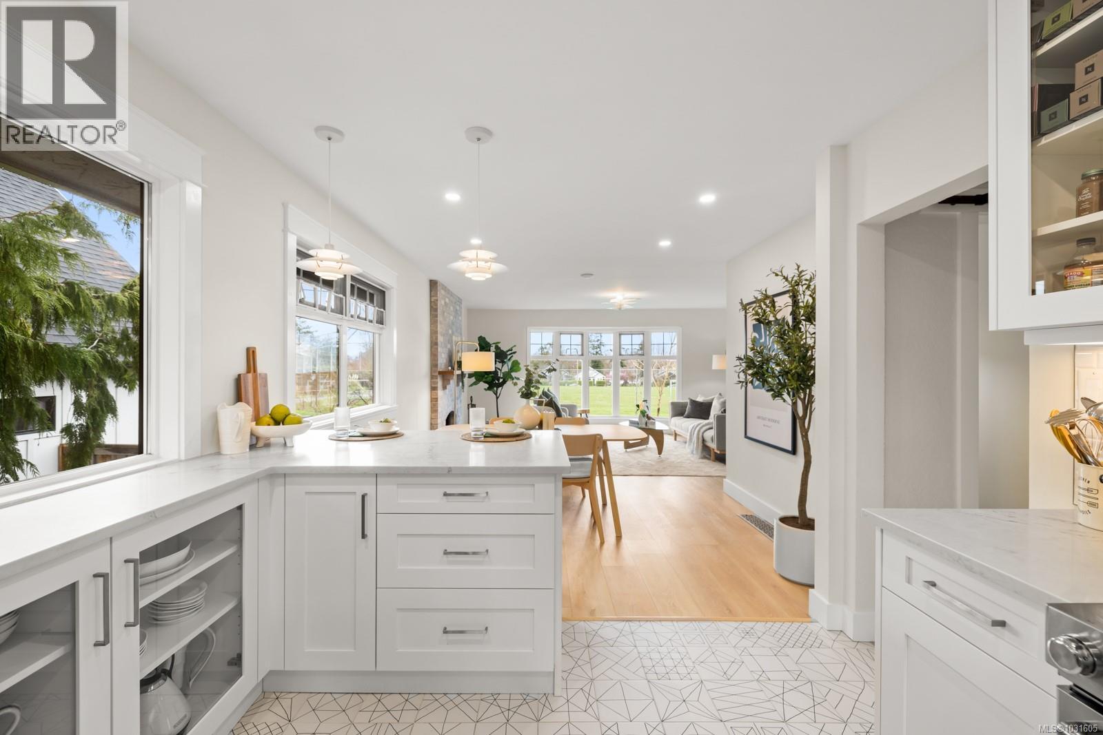 916 Monterey Ave