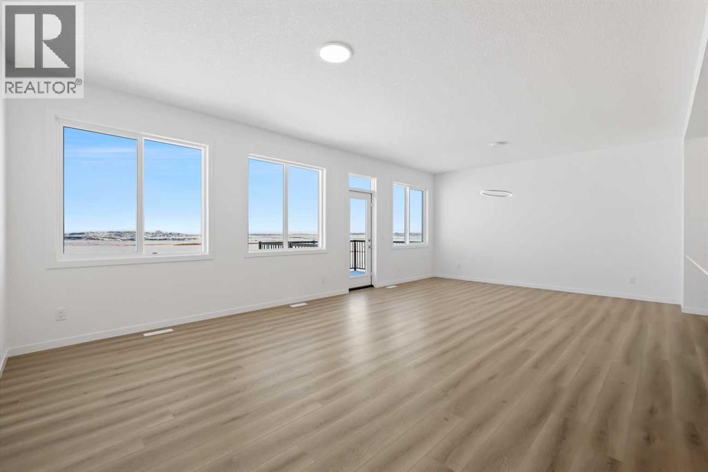 215 Corner Glen Crescent NE