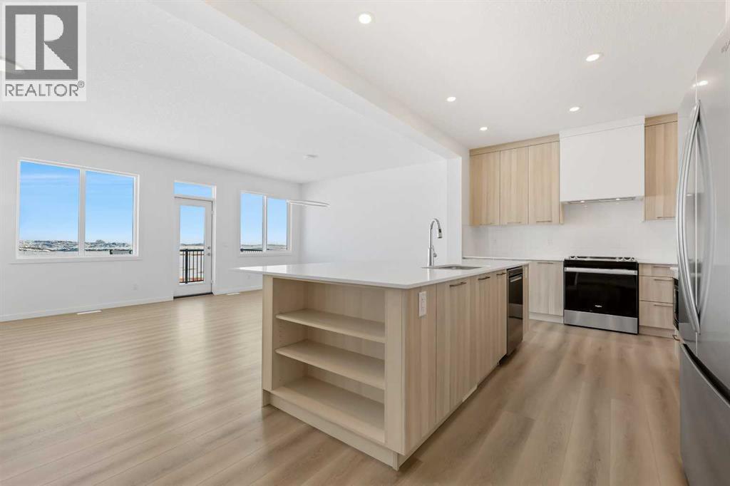 215 Corner Glen Crescent NE