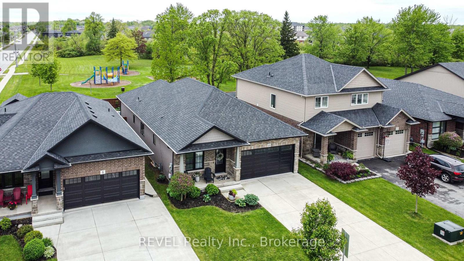15 WILLOWBROOK DRIVE