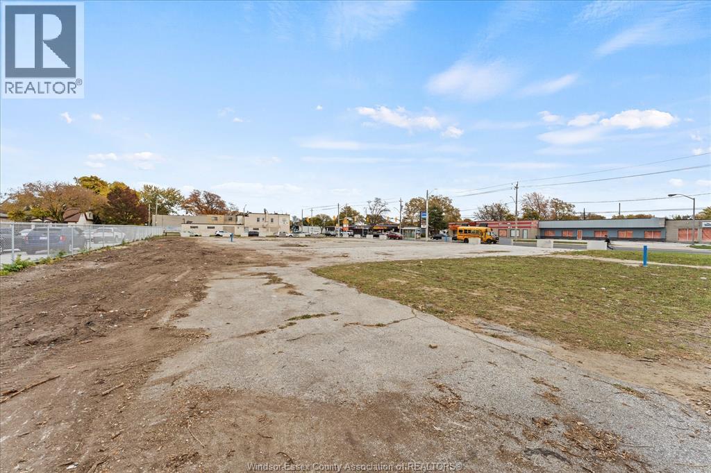 2410-12-16-88 TECUMSEH ROAD West