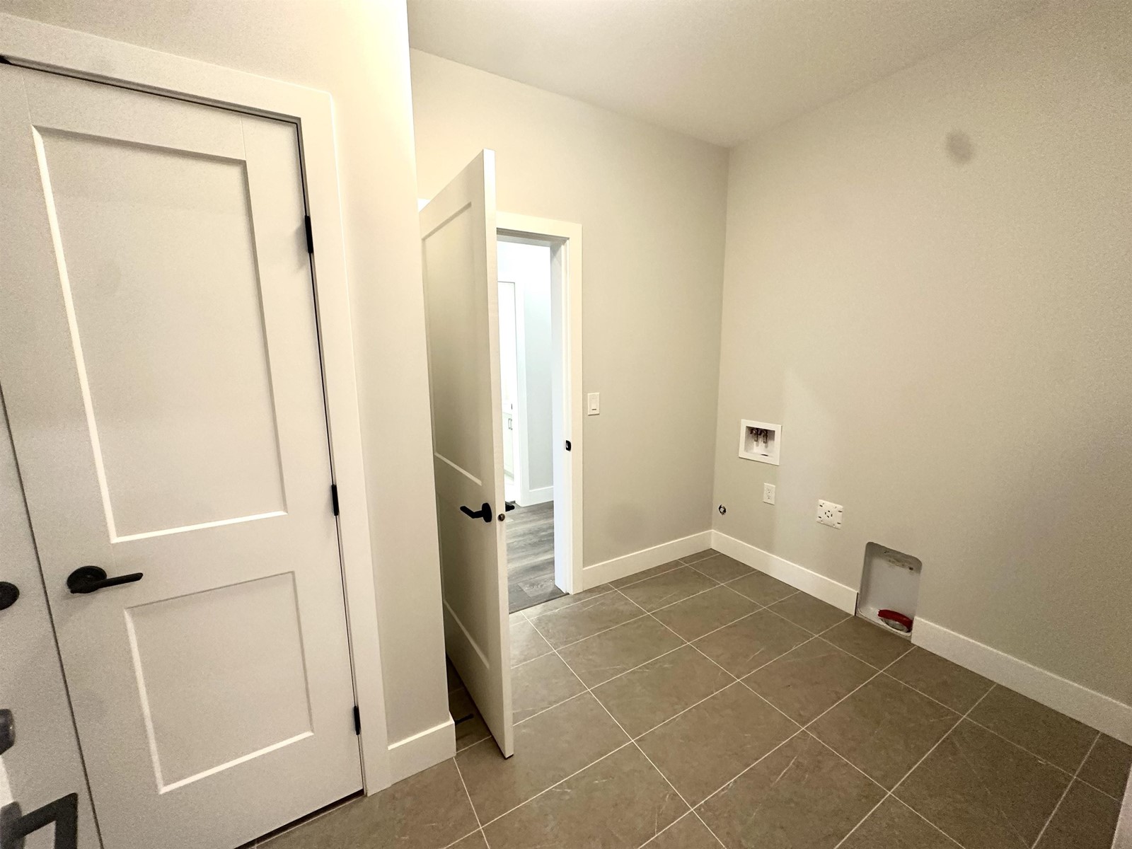 1943 SPARROW HAWK PLACE|Mt Woodside