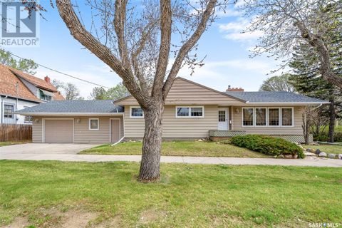 1011 3rd AVENUE NE Moose Jaw SK S6H1E6