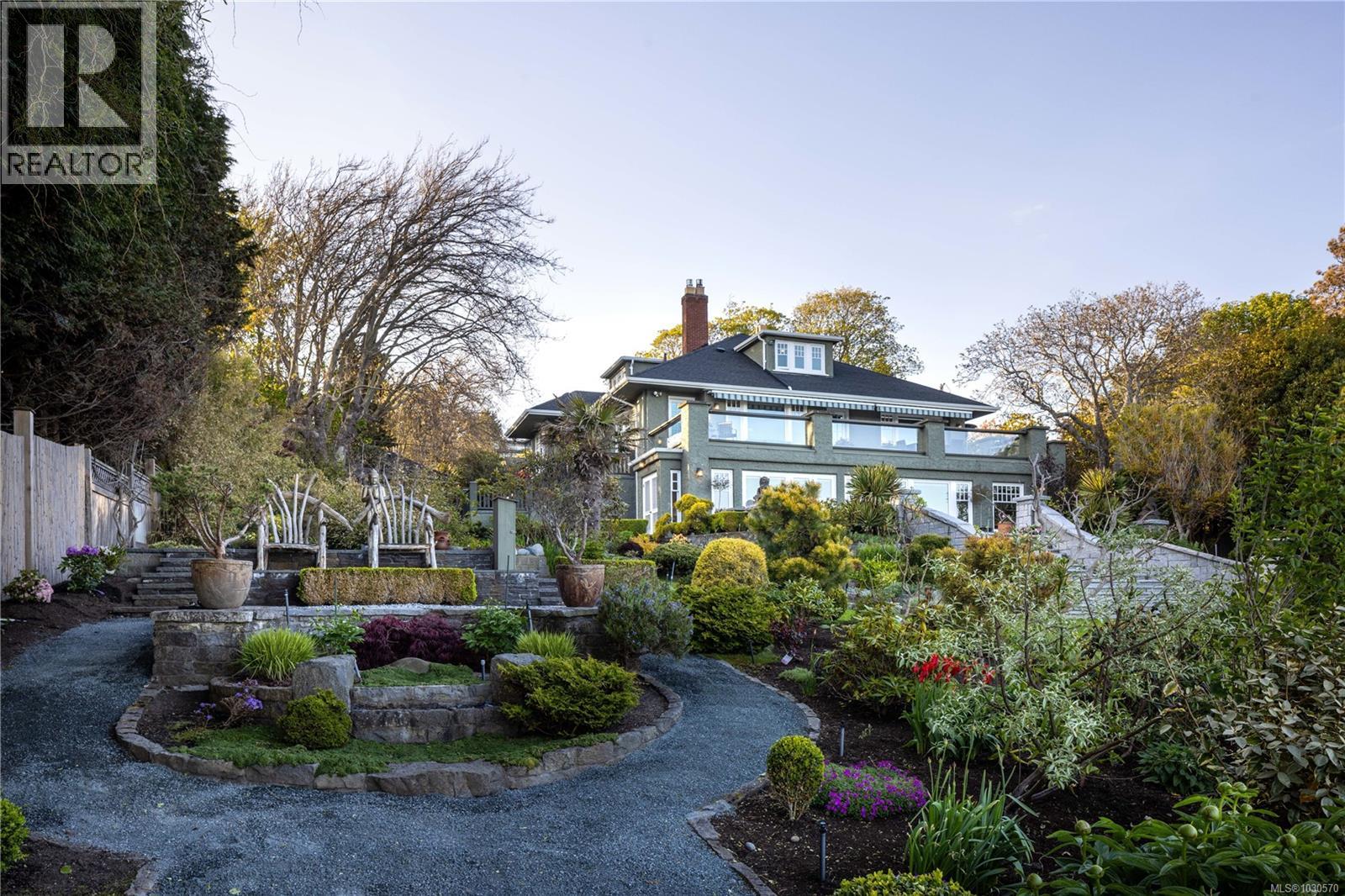 261 King George Terr