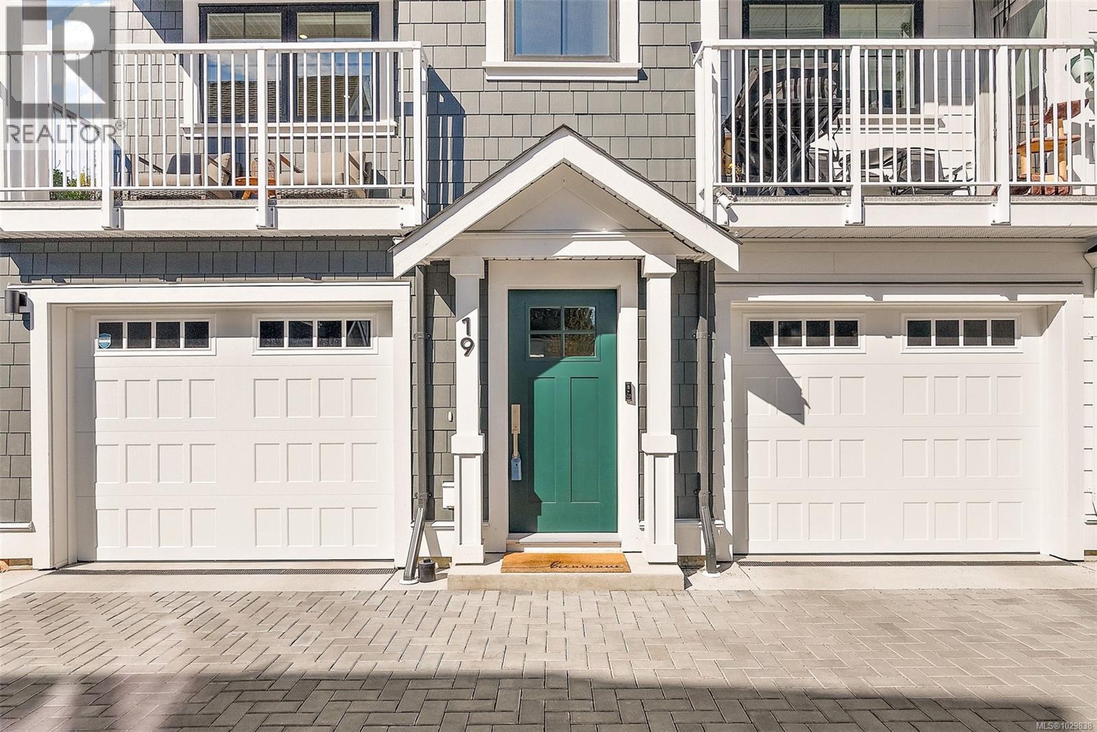 TH19 3450 Whittier Ave