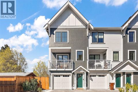 TH19 3450 Whittier Ave Saanich BC V8Z3R2