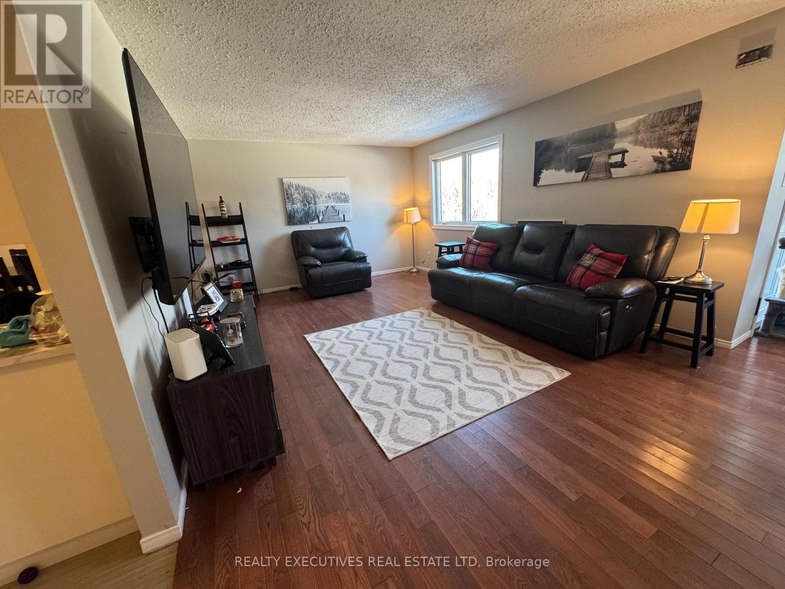 3 - 315 MULLETT STREET