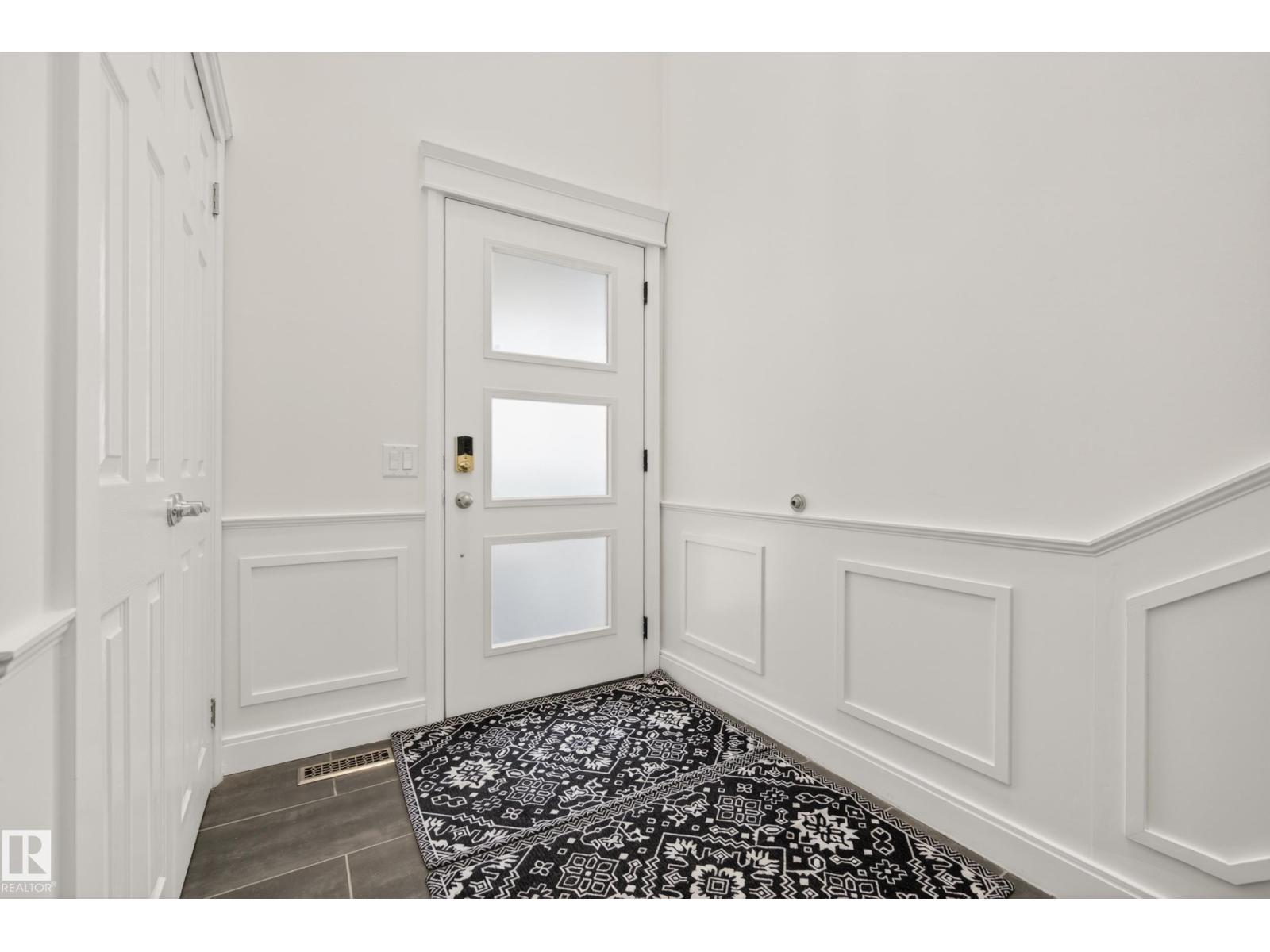 11827 8 AV NW