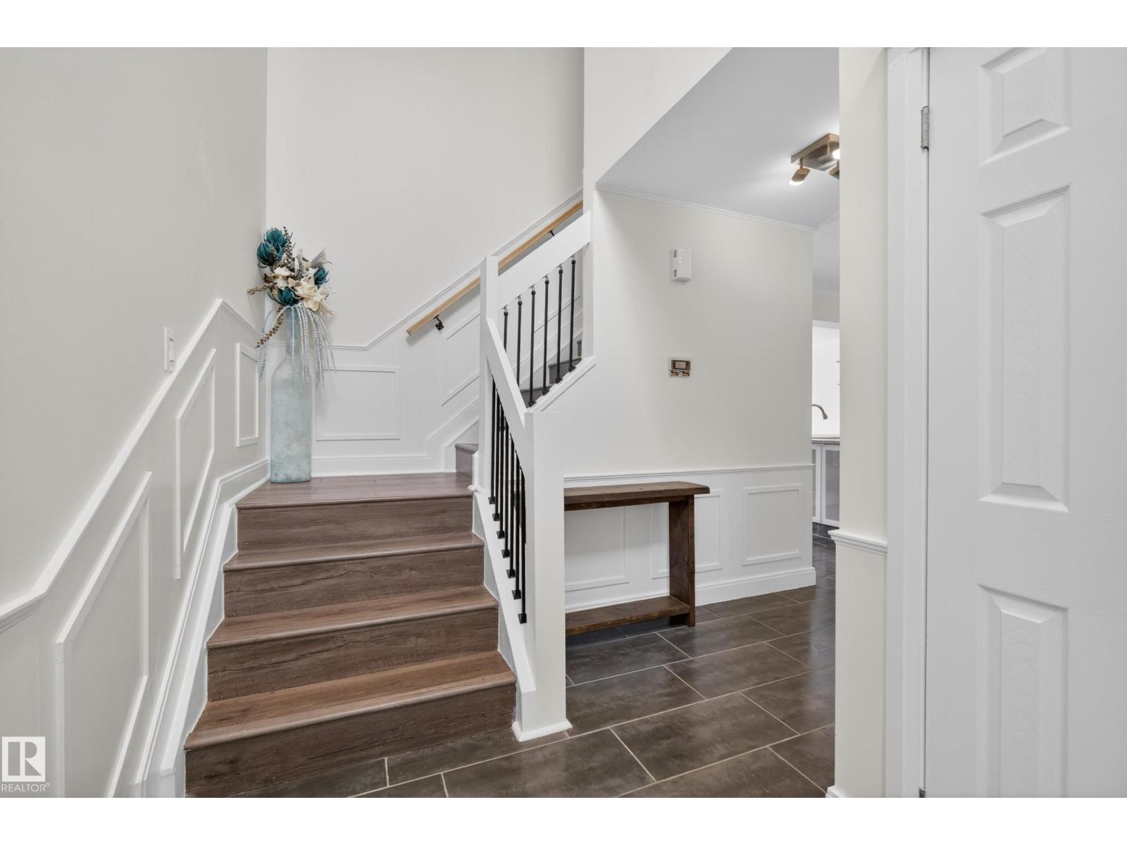 11827 8 AV NW