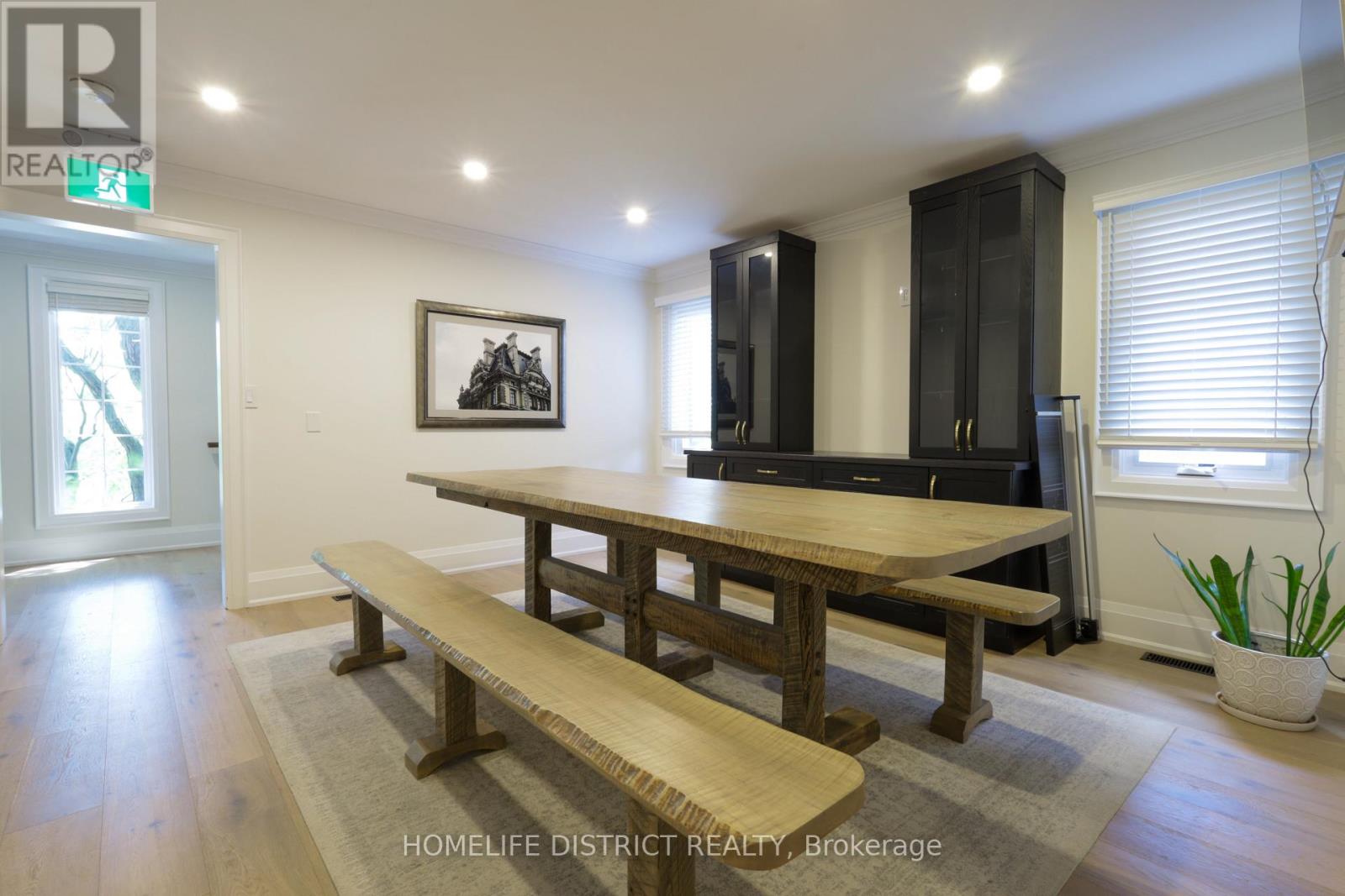 20 ELGIN STREET E