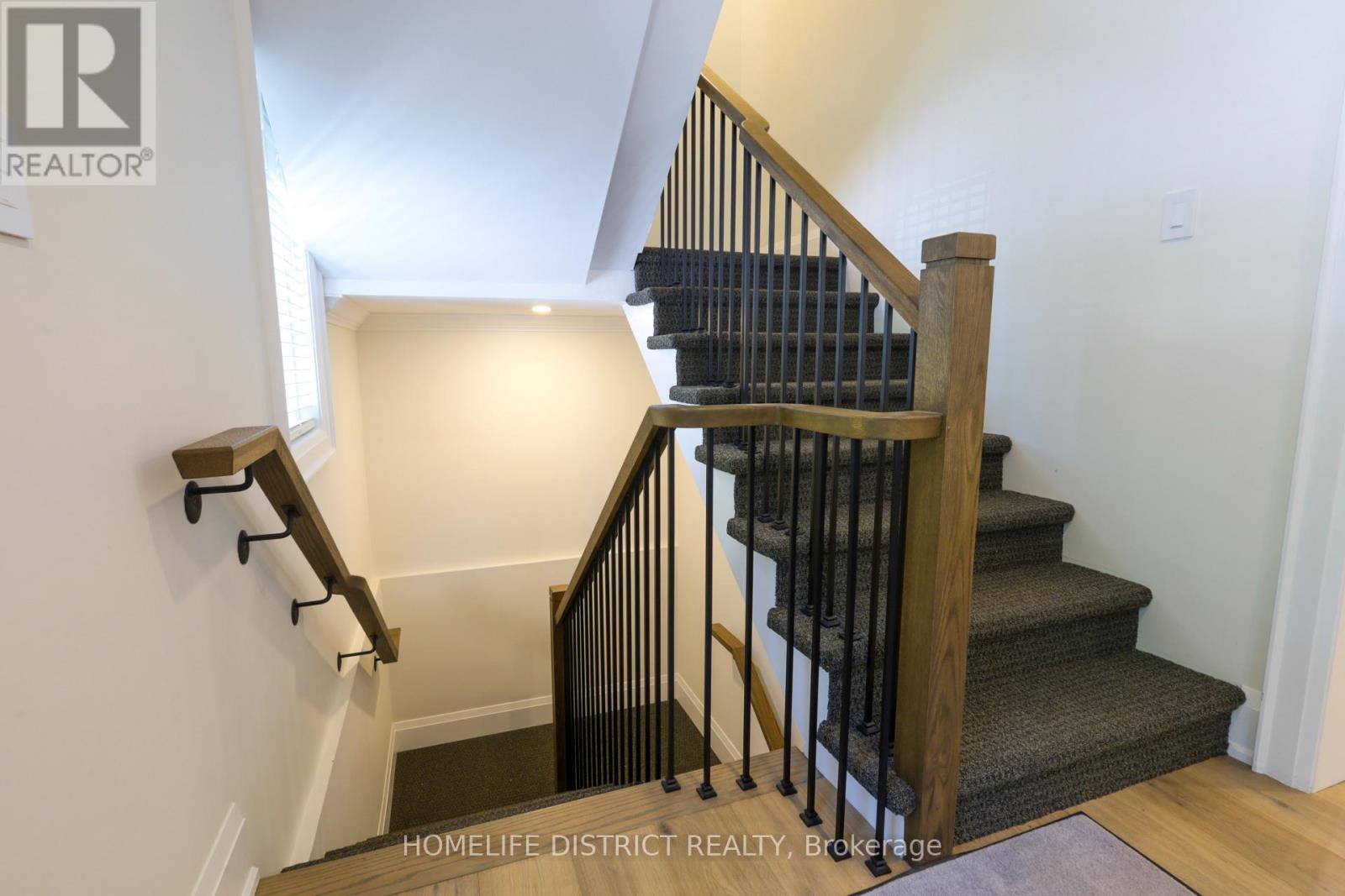 20 ELGIN STREET E