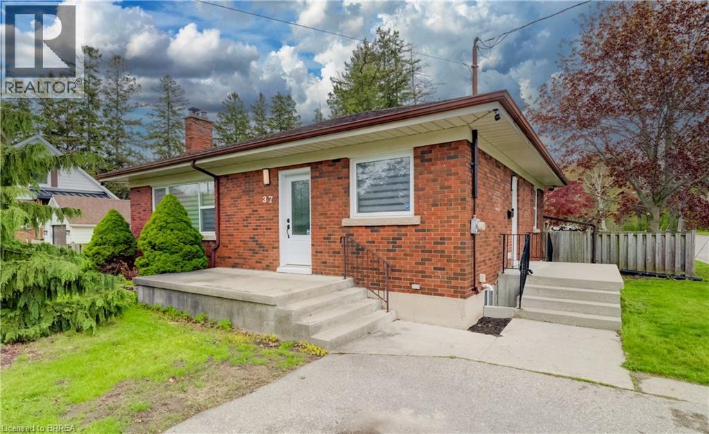 Photo 1 of 45 — 37 GLENWOOD Drive, Brantford, ON N3S3G5