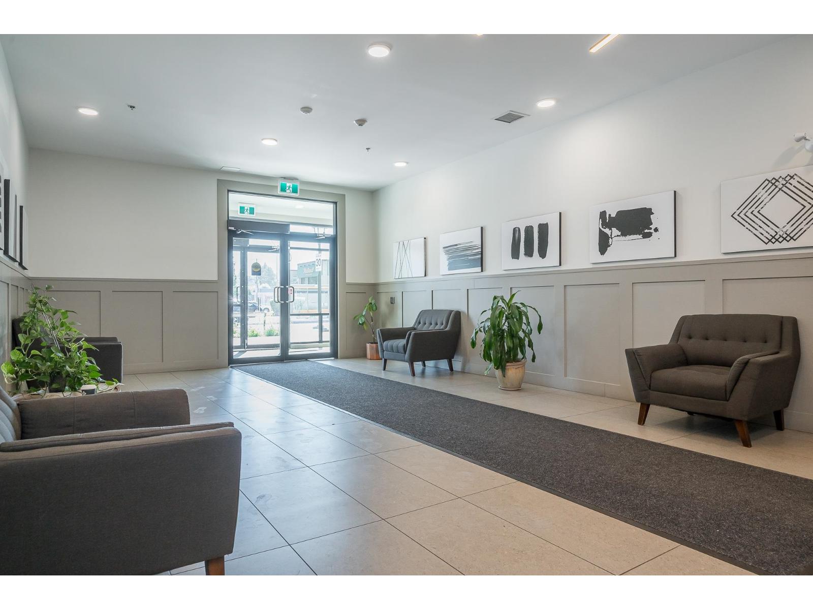 514 2493 MONTROSE AVENUE