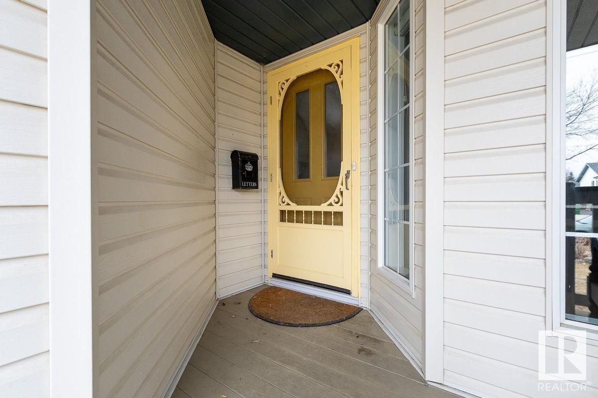30 OAKRIDGE DR N