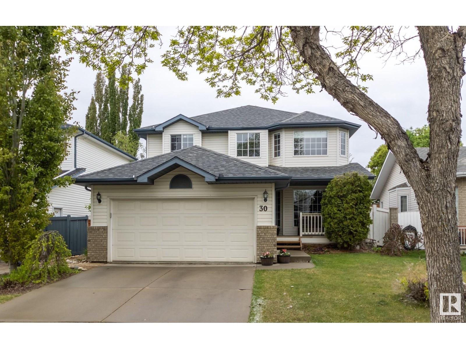 30 OAKRIDGE DR N