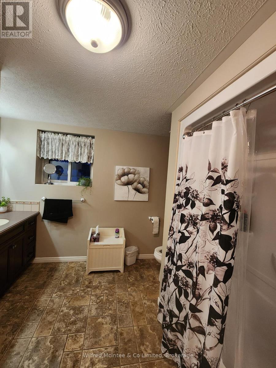 201 - 85 WILLIAM STREET N